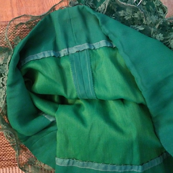 VTG GORGEOUS emerald lace gown - Picture 7 of 8
